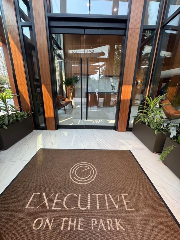 Executive On The Park West Vancouver - Photo 4 of 13