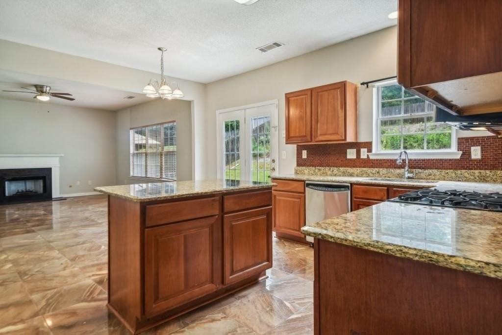 2455 Beckenham Pl - Photo 4 of 19