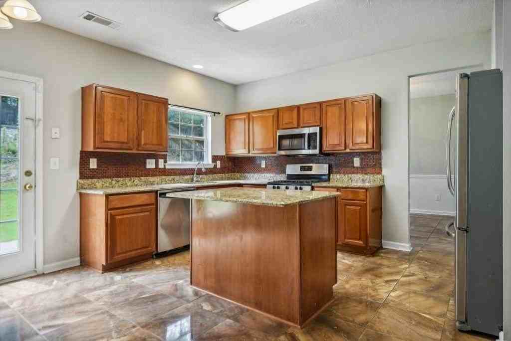 2455 Beckenham Pl - Photo 5 of 19