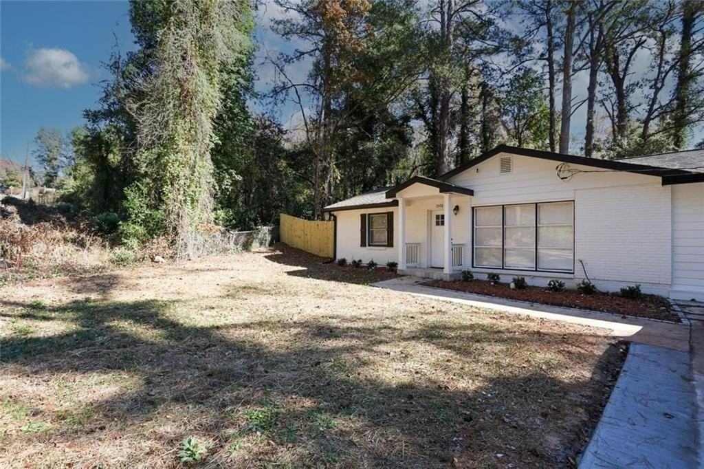 1508 Peachcrest Rd - Photo 2 of 26