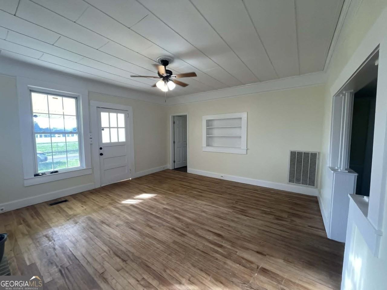 1287 3rd St - Photo 4 of 15