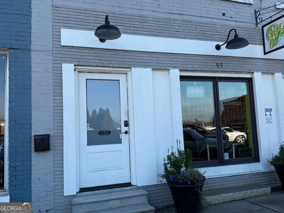 95 W Franklin St #B - Photo 2 of 9