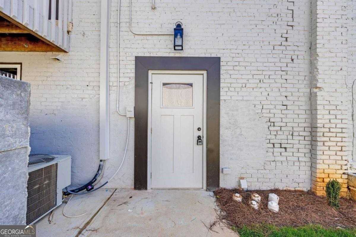 86 S Forest Ave #B - Photo 3 of 19