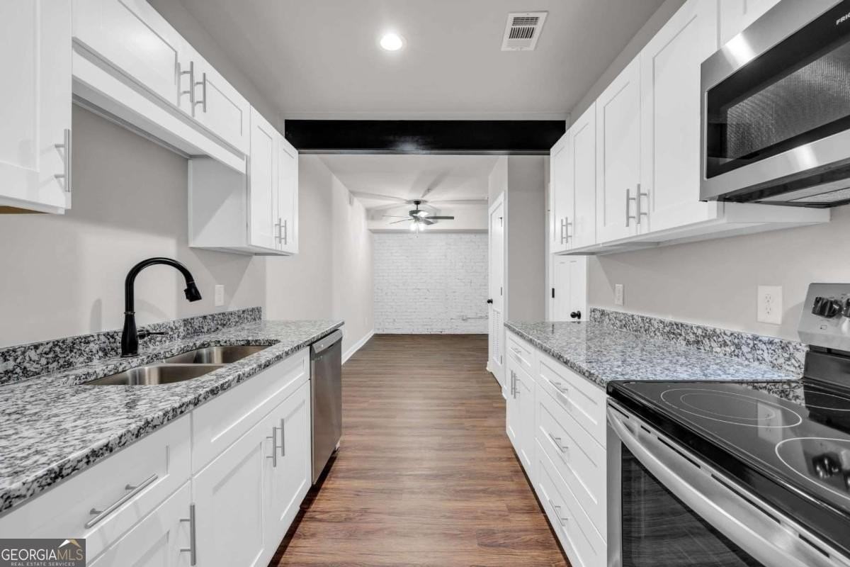 86 S Forest Ave #B - Photo 4 of 19