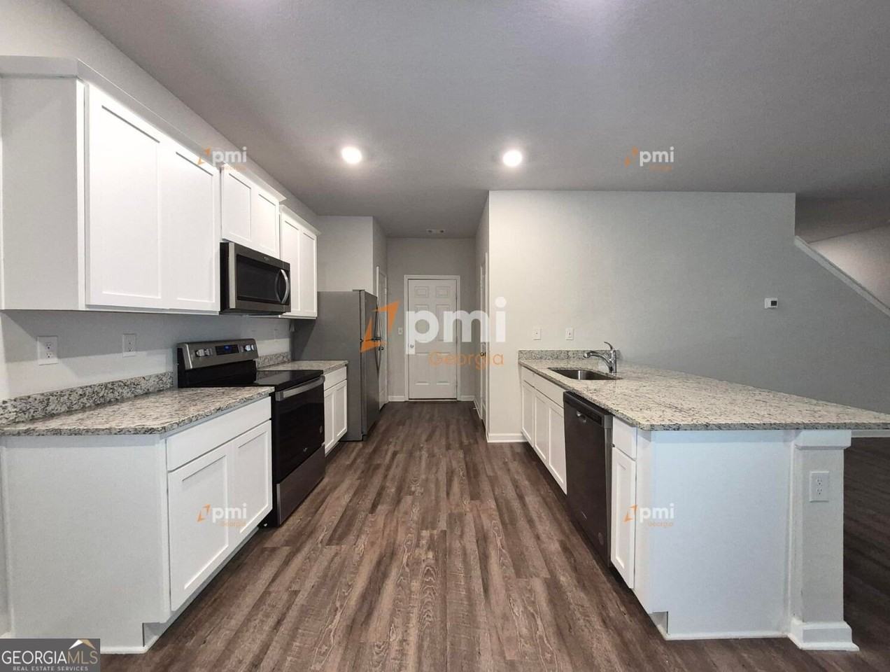 3338 Bridgewood Dr - Photo 2 of 17