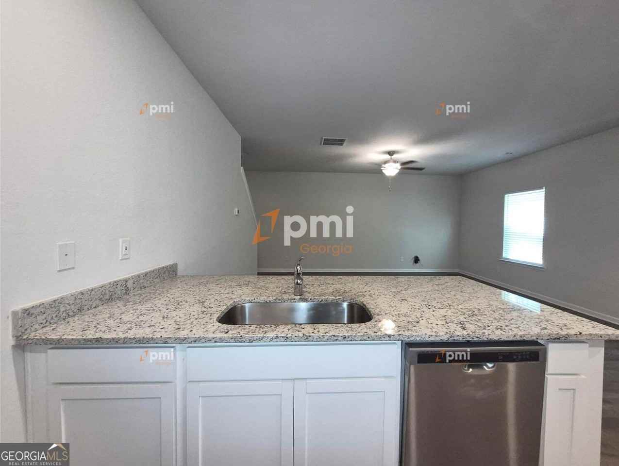 3338 Bridgewood Dr - Photo 3 of 17
