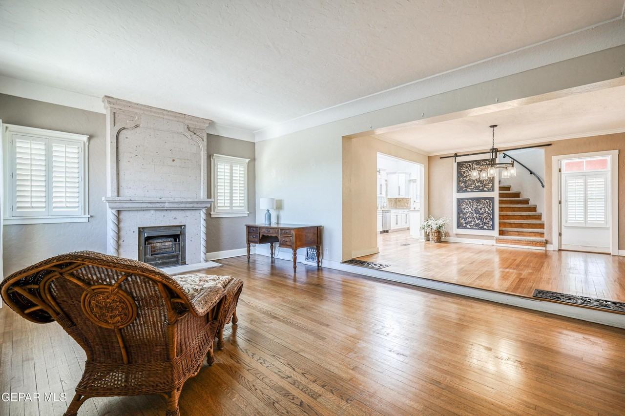 715 E Robinson Ave - Photo 5 of 50