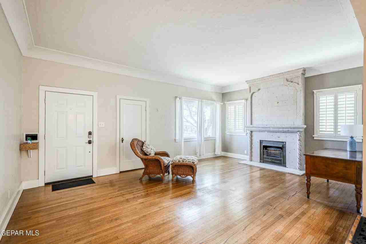 715 E Robinson Ave - Photo 6 of 50
