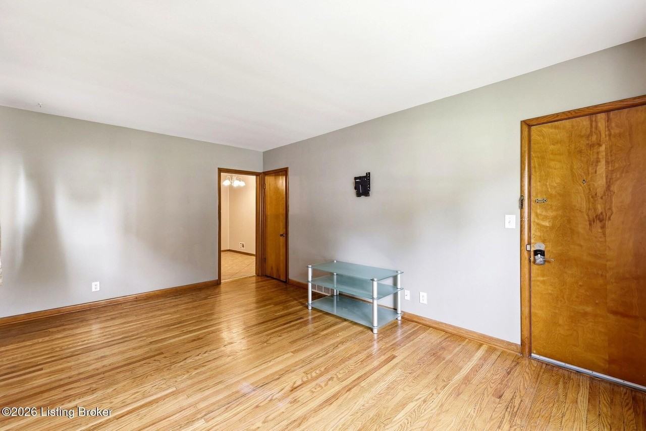 119 Mcarthur Dr #1 - Photo 4 of 17
