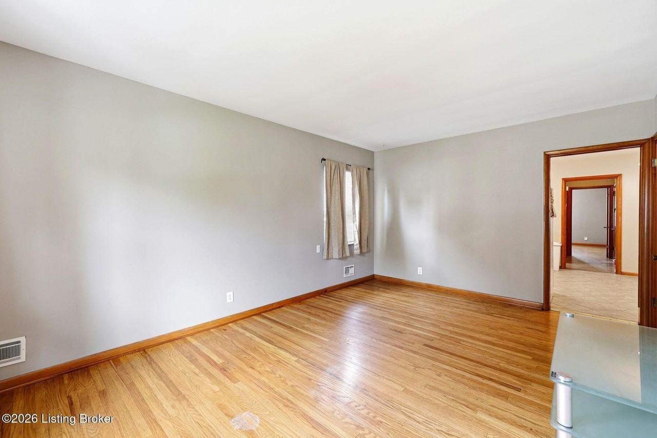 119 Mcarthur Dr #1 - Photo 5 of 17