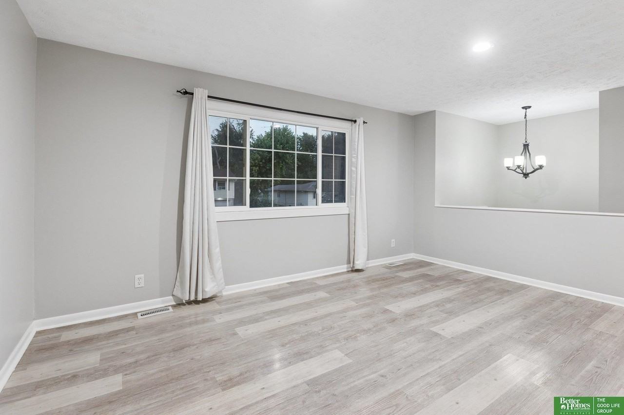 21208 Palomino Rd - Photo 5 of 32