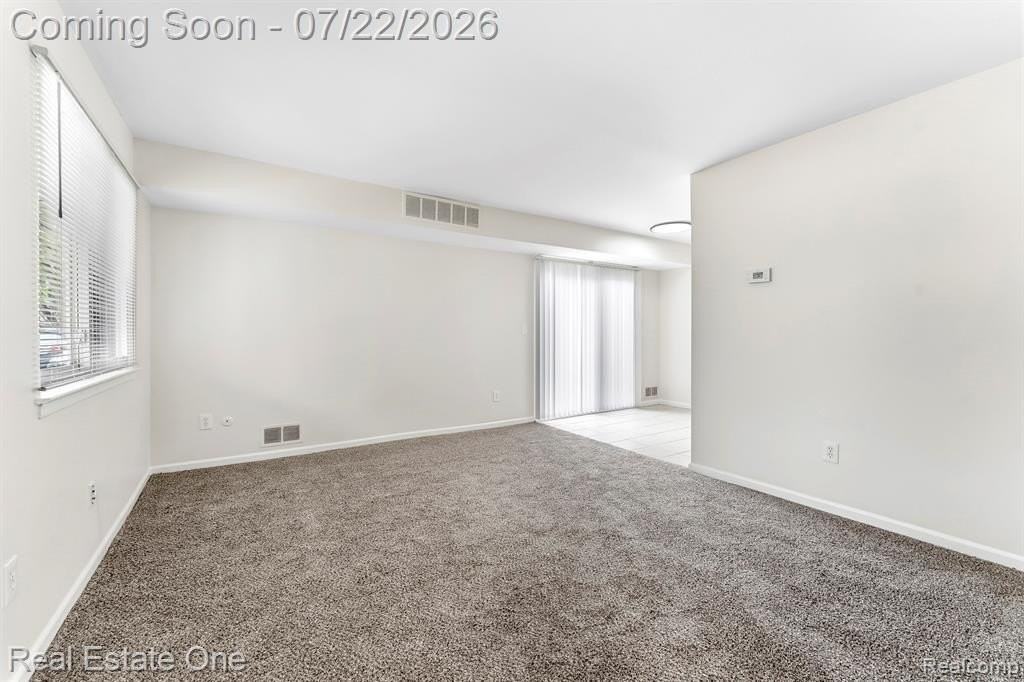 15588 Dupage Blvd - Photo 3 of 16