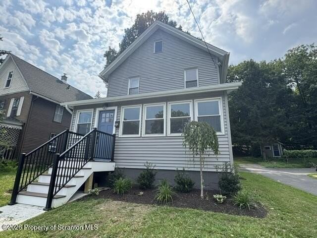 302 Center St - Photo 2 of 26