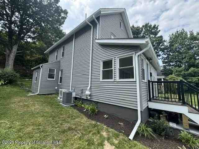 302 Center St - Photo 3 of 26
