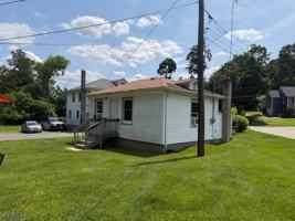 featured image of 14 Hillside Ter #B