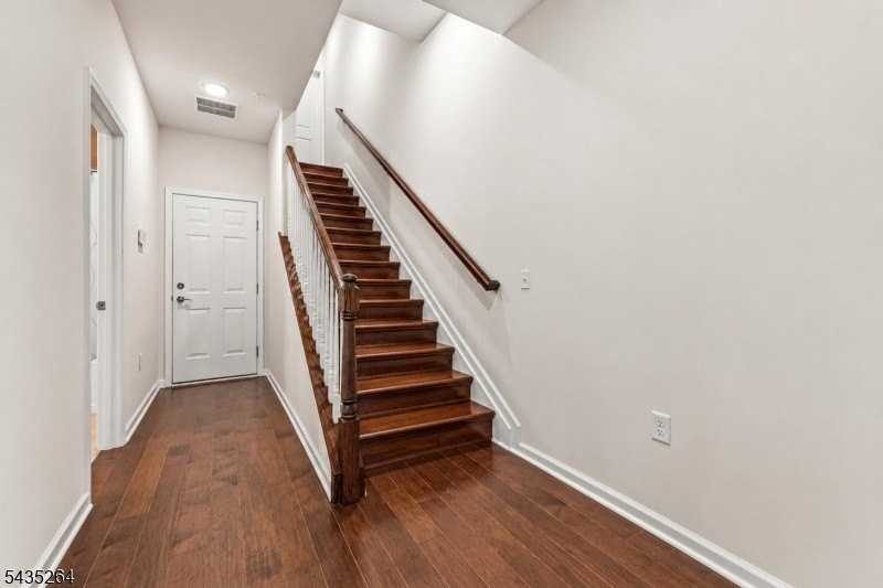 18 Cortland Ct-Unit A - Photo 3 of 34