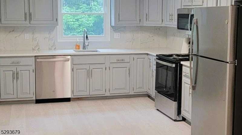 4A Deerfield Rd - Photo 3 of 17