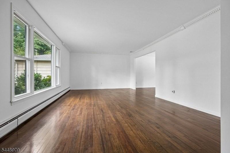 54 Canterbury Dr - Photo 3 of 34