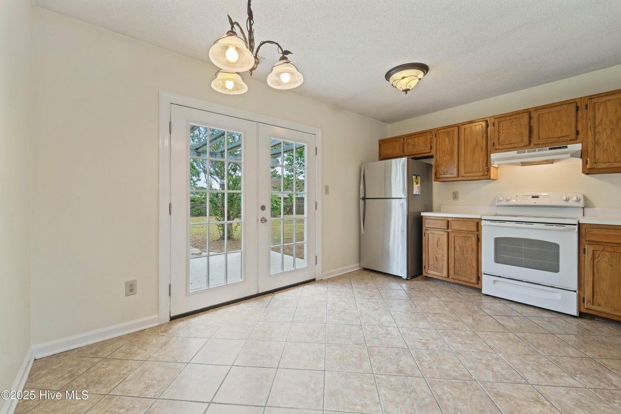 502 Nutfield Dr - Photo 5 of 15