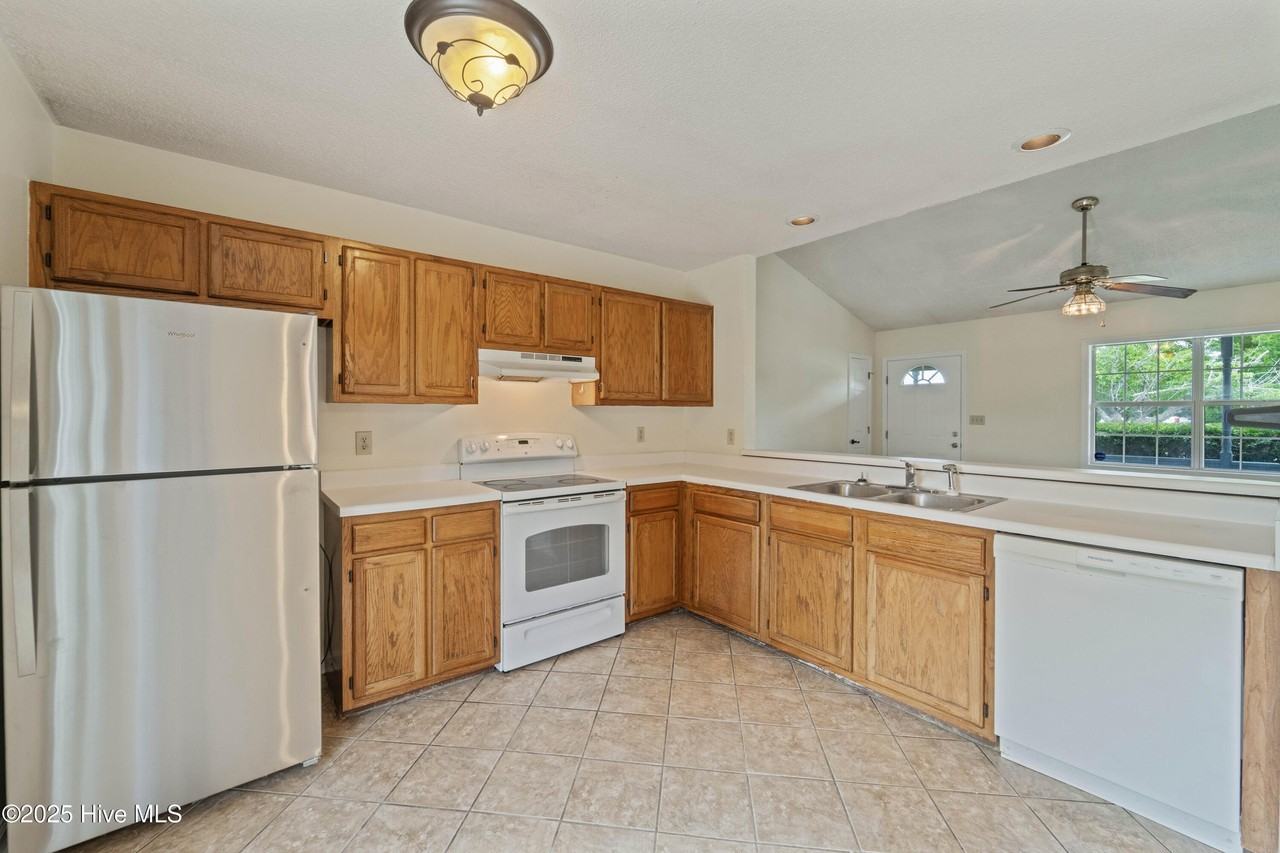 502 Nutfield Dr - Photo 6 of 15