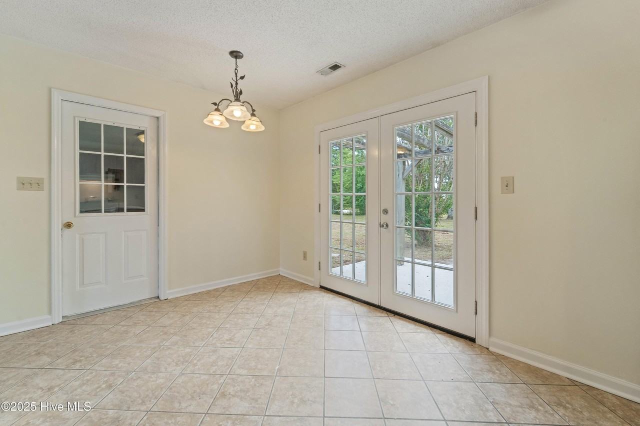 502 Nutfield Dr - Photo 7 of 15