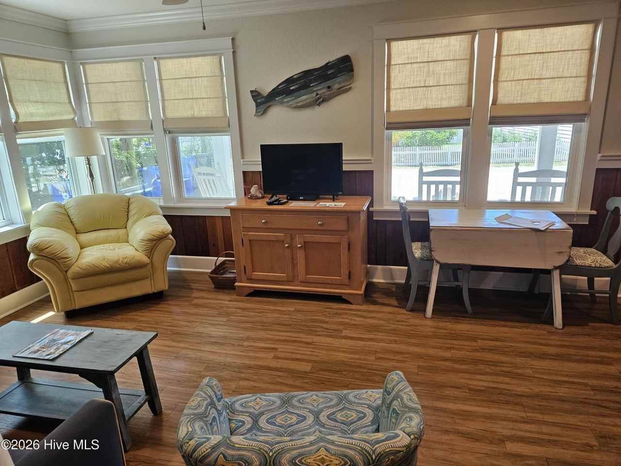 124 Sunset Ln - Photo 4 of 10