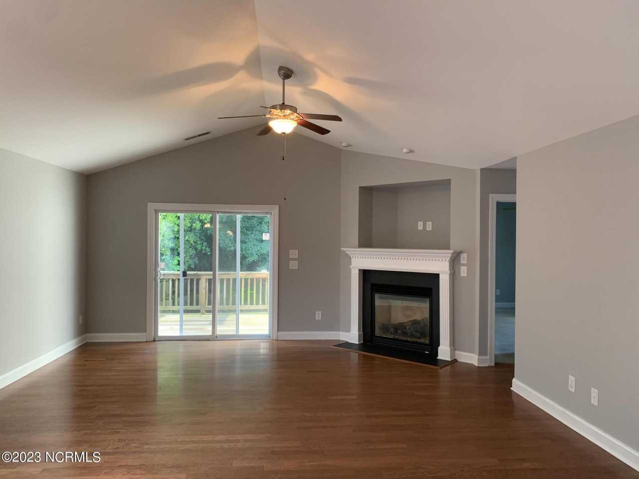 3152 Ruth Ct - Photo 3 of 14