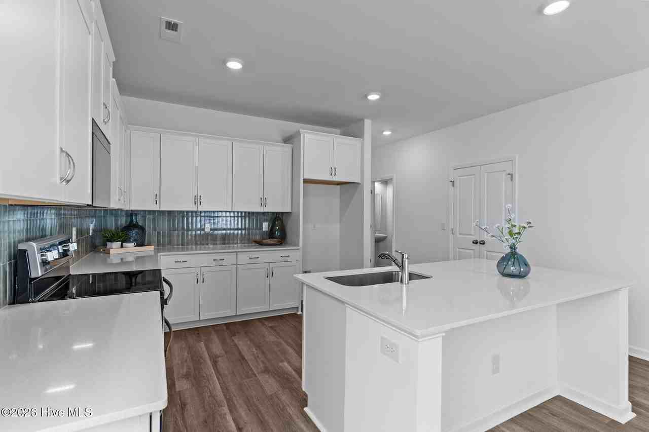 7149 Fisk Dr Ne - Photo 5 of 17