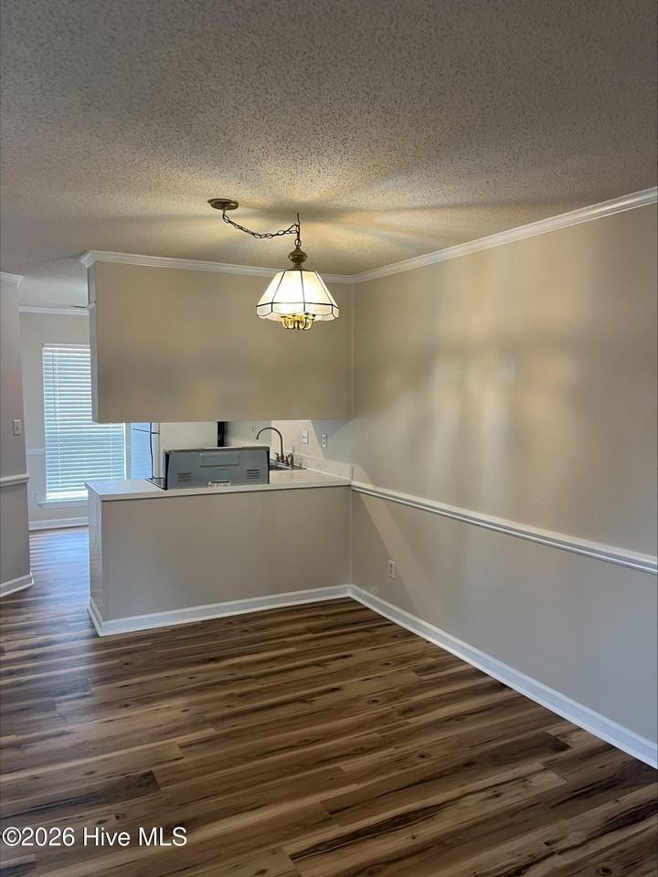 46 Upton Ct - Photo 3 of 13