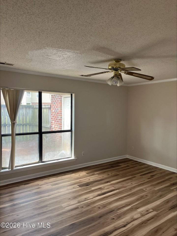 46 Upton Ct - Photo 4 of 13