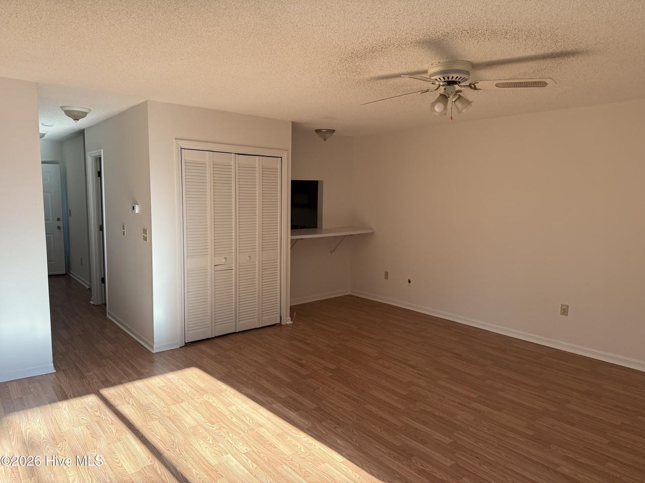 300 Lee Dr #B - Photo 3 of 17