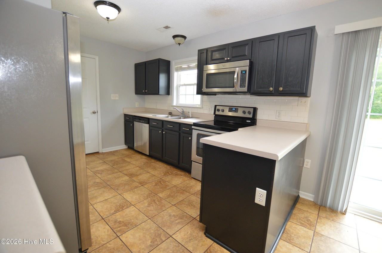 107 Esquire Dr - Photo 5 of 25