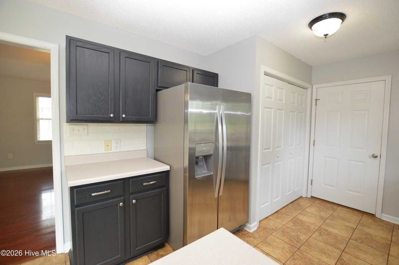 107 Esquire Dr - Photo 6 of 25