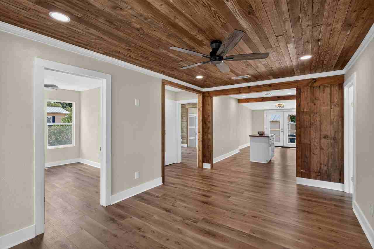 1109 Hickory St - Photo 5 of 30