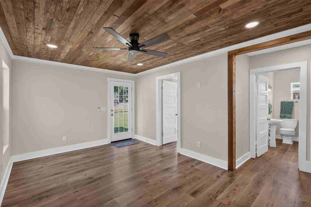 1109 Hickory St - Photo 6 of 30