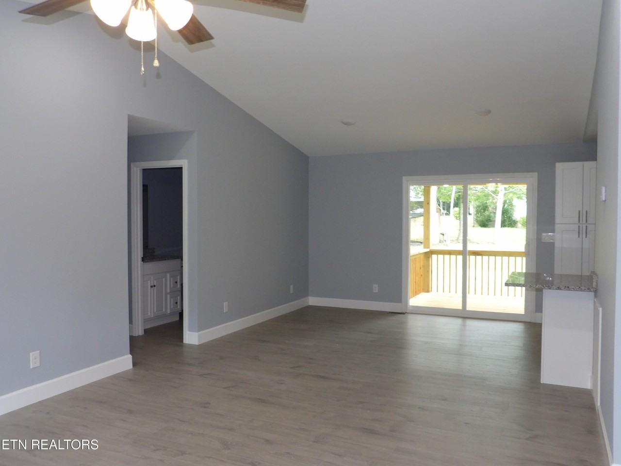 707 Oneida Ln - Photo 3 of 26