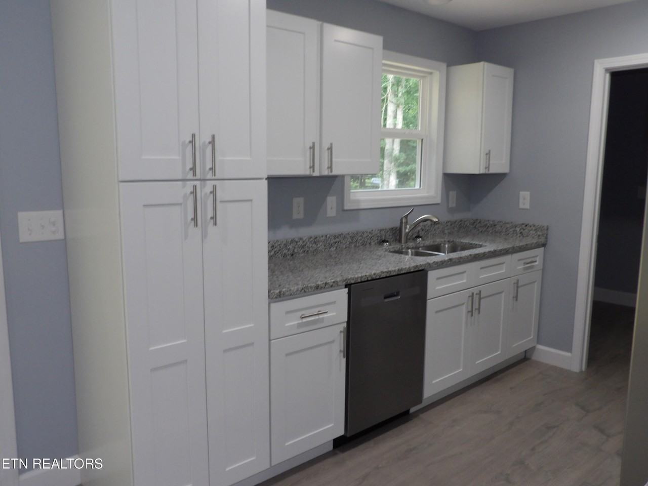 707 Oneida Ln - Photo 6 of 26