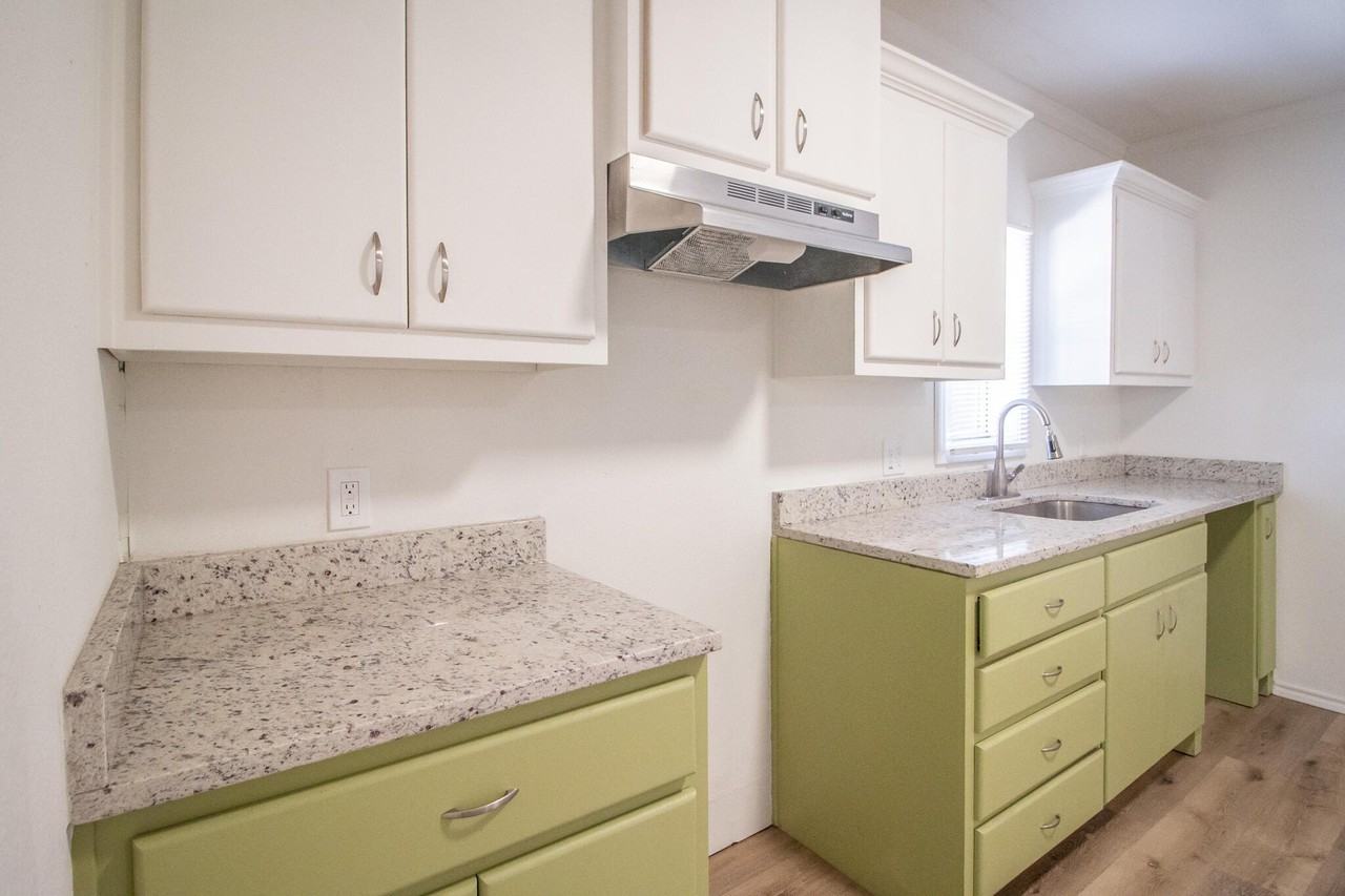 950 W Lynn St - Photo 4 of 22