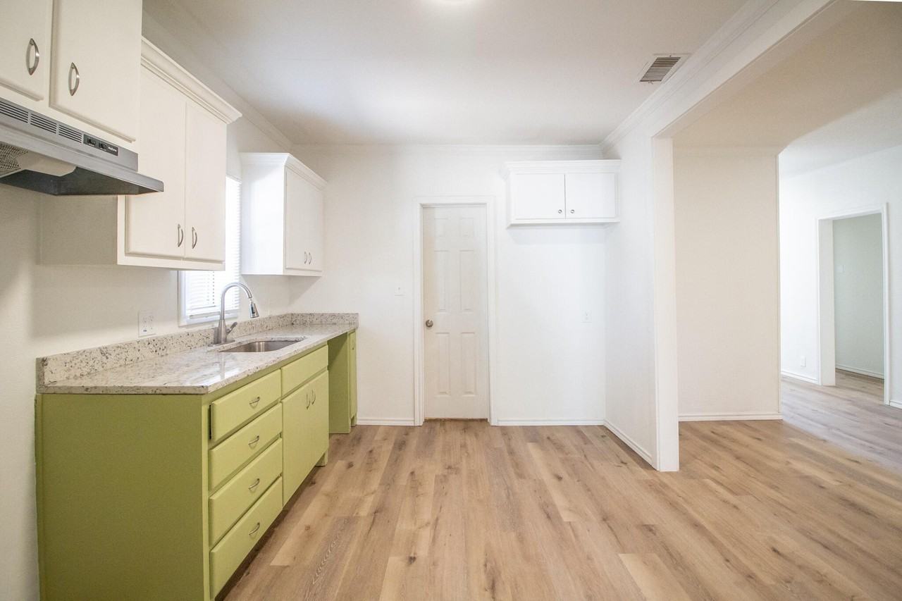 950 W Lynn St - Photo 6 of 22