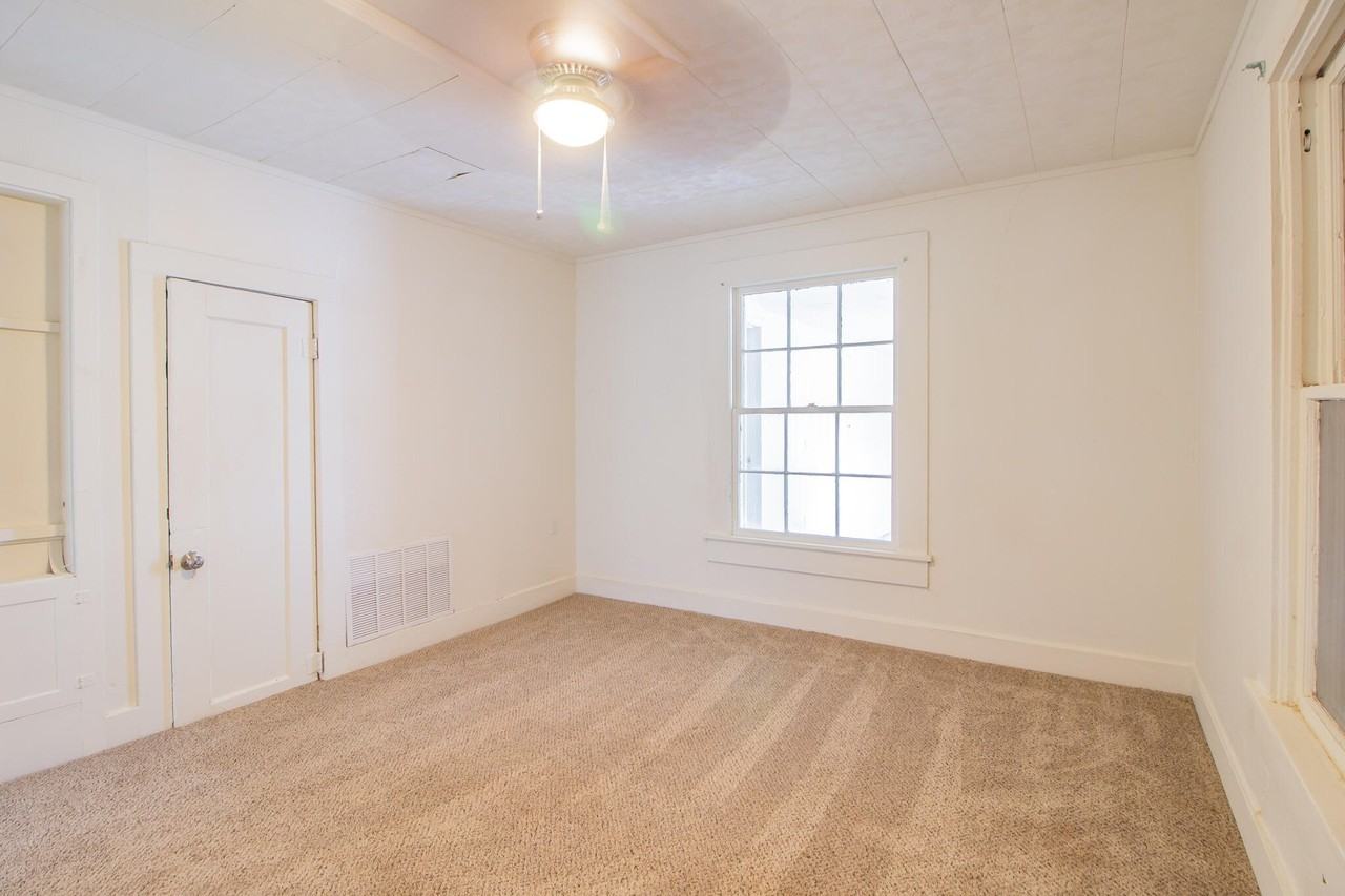 305 E Lubbock St - Photo 4 of 14