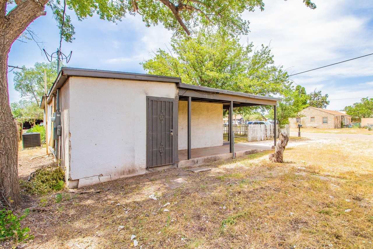 305 E Lubbock St - Photo 6 of 14
