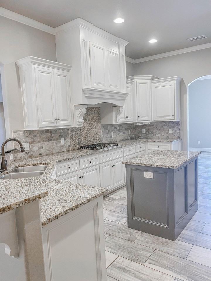 11003 Granby Ave - Photo 4 of 18