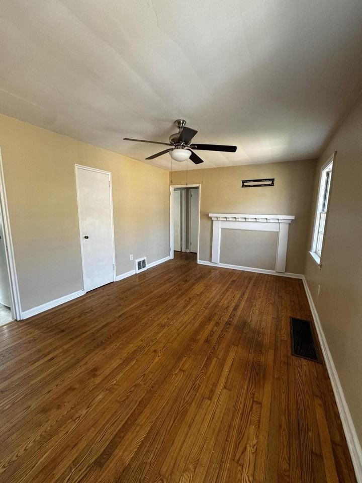 148 Shawnee Pl #4 - Photo 2 of 10