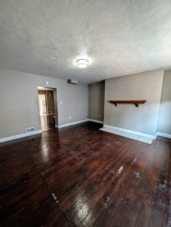 1812 Jane St - Photo 2 of 14