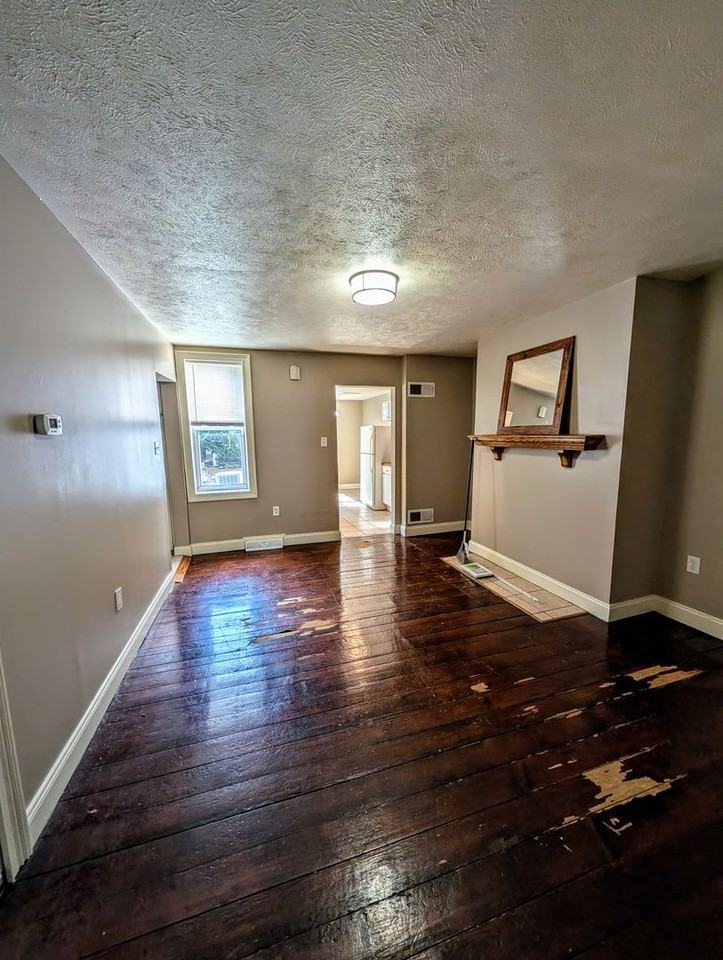 1812 Jane St - Photo 3 of 14