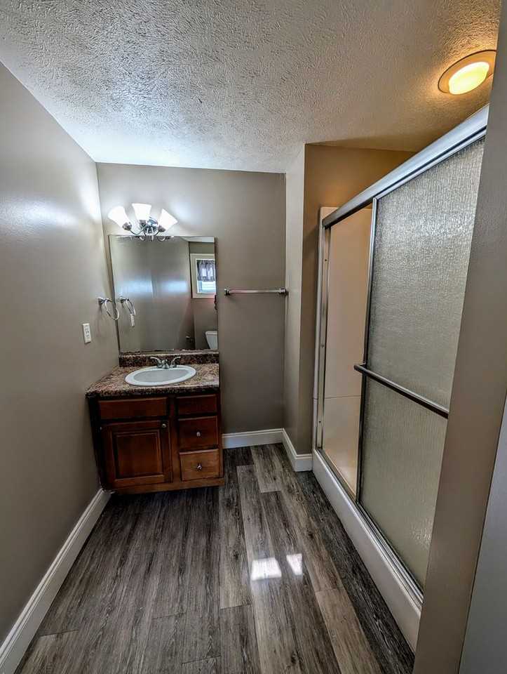 1812 Jane St - Photo 5 of 14