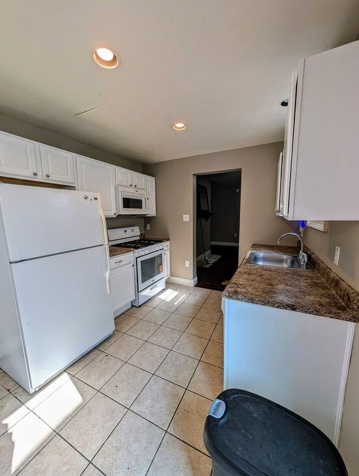 1812 Jane St - Photo 7 of 14