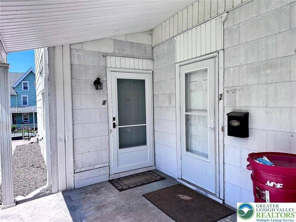 843 Main St - Photo 3 of 18