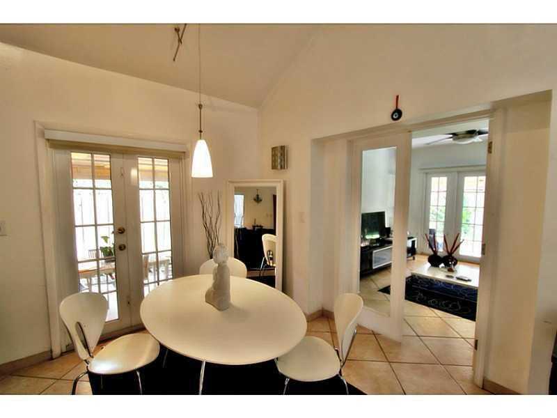 8601 NE 4th Ave - Photo 3 of 8