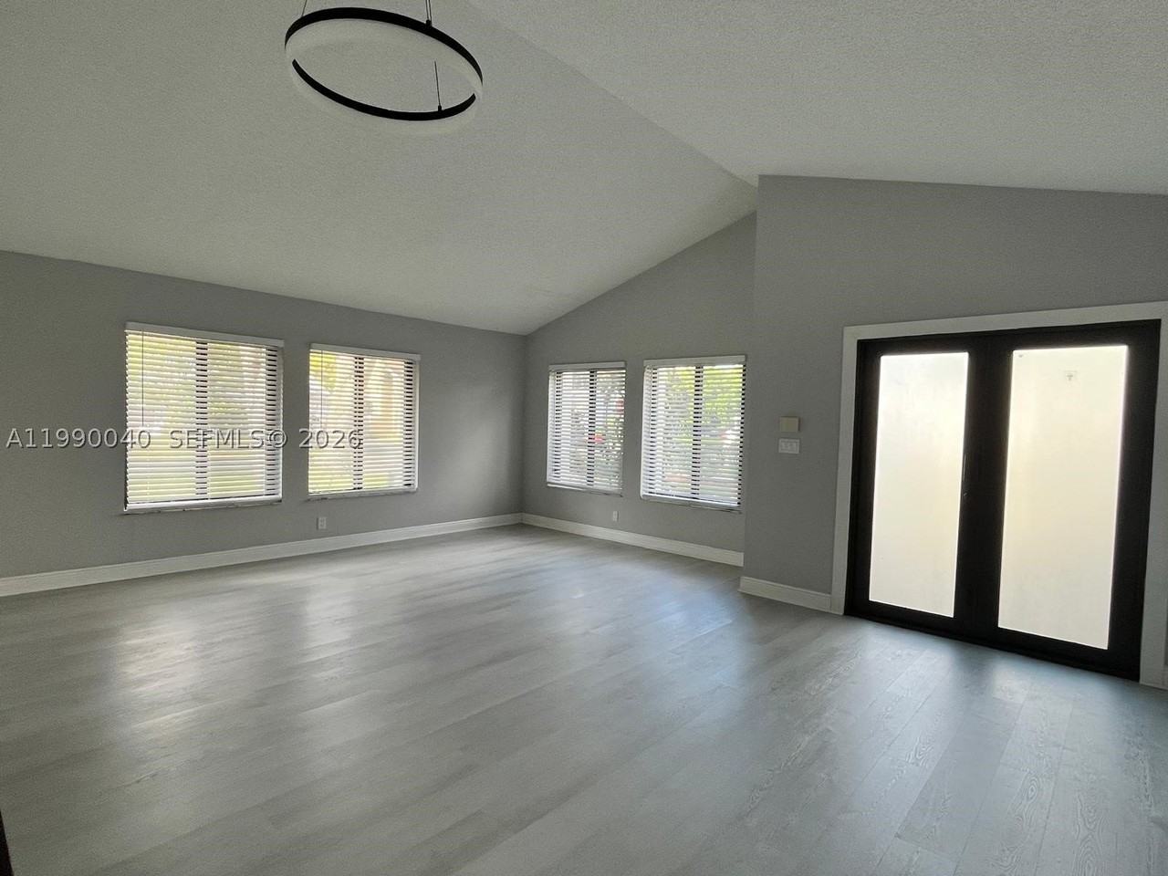 3931 Sw 84th Ter - Photo 4 of 9